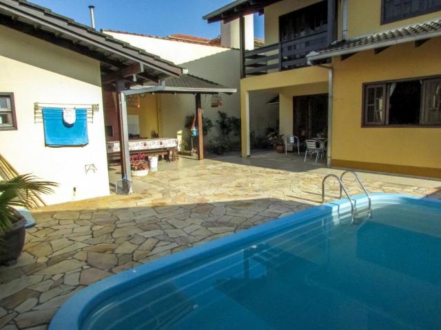 Casa à venda com 5 dormitórios em Iririú, Joinville cod:4139