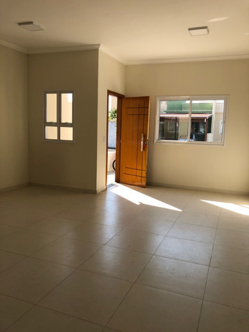 Casa com 2 dormitórios sendo uma suíte ampla, em condomínio Fechado !!!! - Foto 2