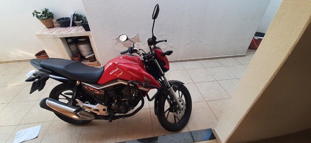 TITAN 160 VERMELHA 2021 COM 2600 KM RODADOS