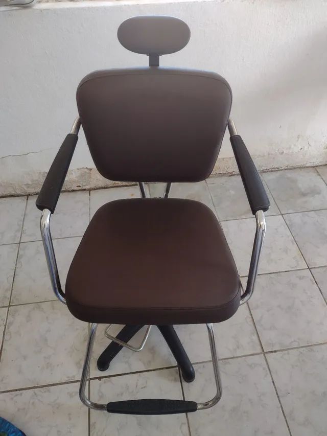 Cadeira para barbeiro usada. - Beleza e saúde - Torrões, Recife 1257103320