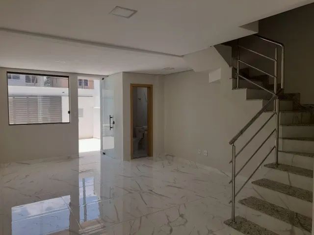 Excelente Casa Geminada Duplex, Tres Quartos com uma Suite, Duas Vagas de Garagem. - Foto 5