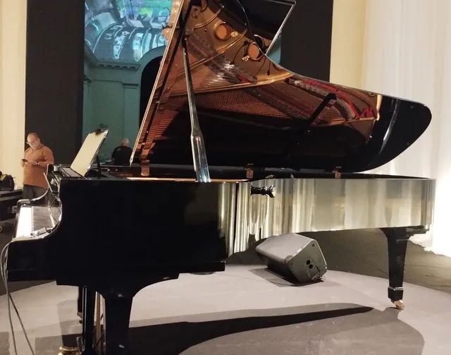 Piano Cauda inteira