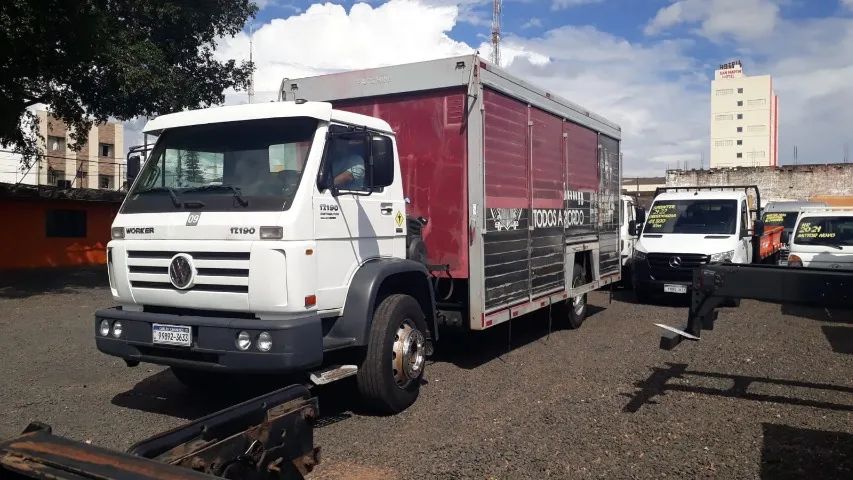 VW 17.190  13/14 Baú Bebidas 8 Baias - Foto 14
