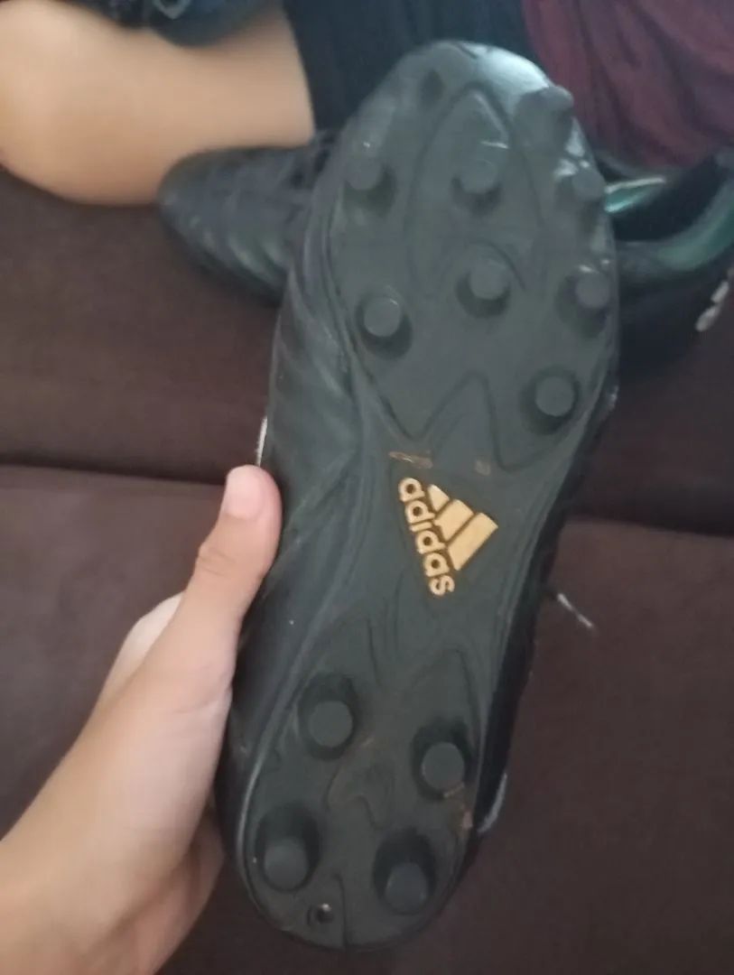 Chuteira de cravo Adidas importada - Foto 4