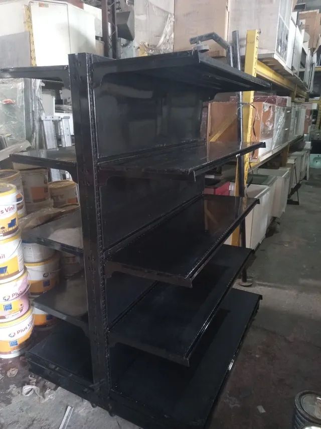 Gôndola de centro em perfeito estado 