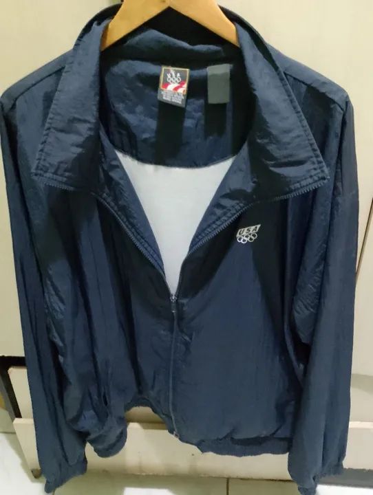 Baixei o preço de Vendo casaco esportivo importado.