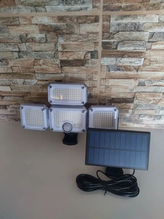 LUMINÁRIA COM SENSOR DE MOVIMENTO É CARREGAMENTO SOLAR  - Foto 2