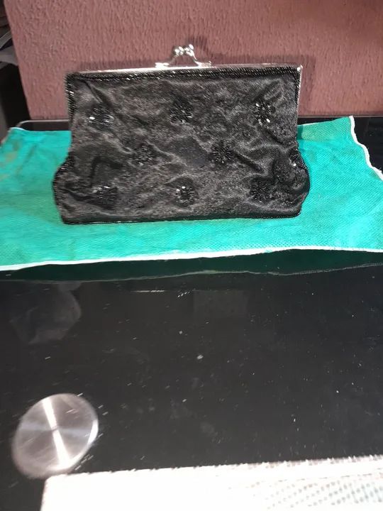 Bolsa de festa preta bordada 