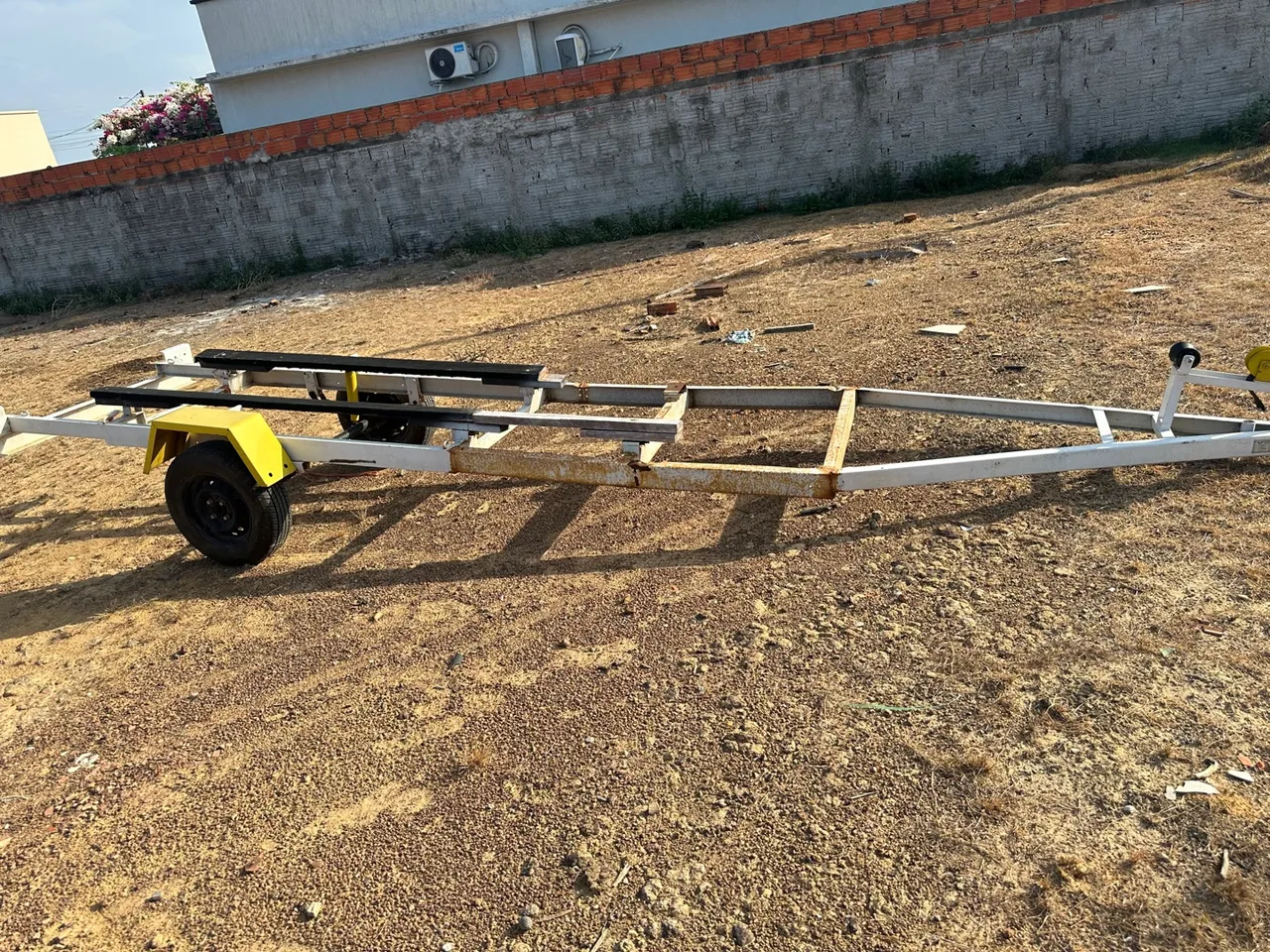 Vendo Carretinha Medindo 7 mtrs
