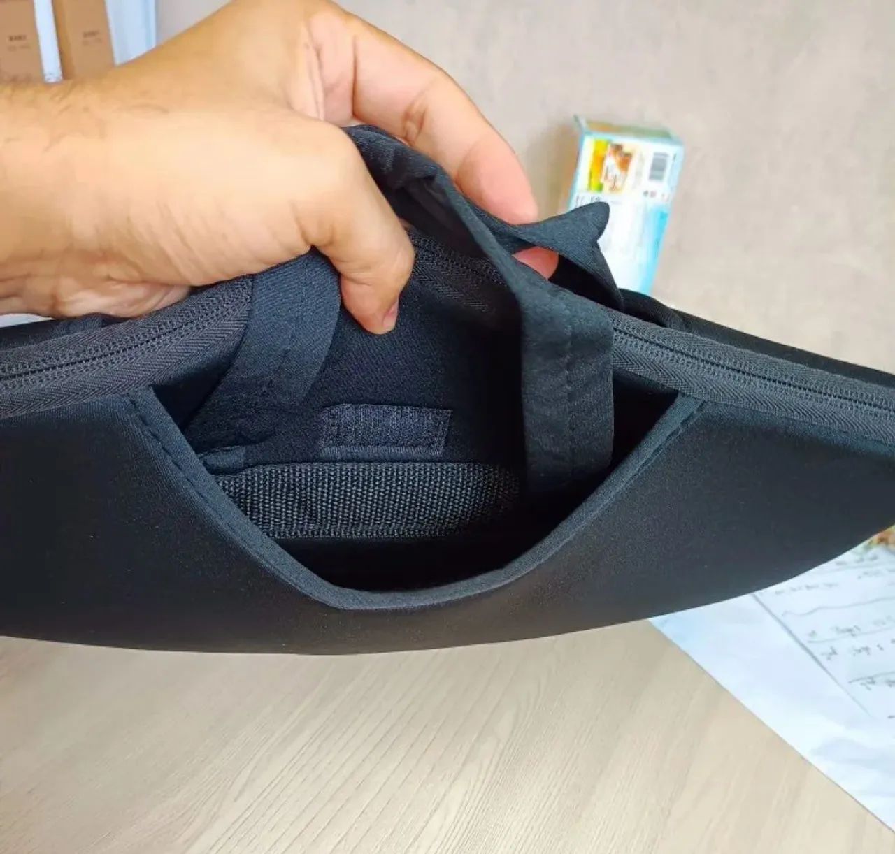Capa notebook 2 bolsos extras e alças acolchoada 15.6 - Foto 3