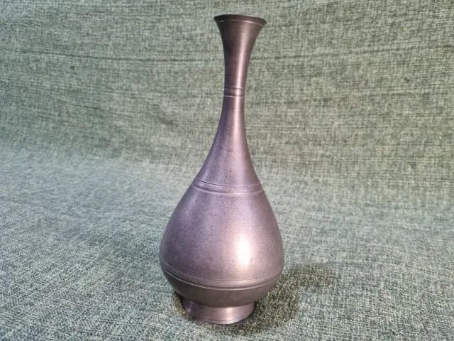Antigo vaso de estanho GRBCORK