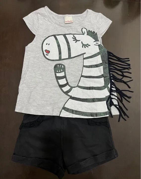 Conjunto Blusa Zebra + Shorts Preto - Tamanho 4