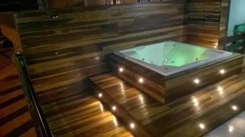 Deck de madeira para spa banheiras e jardins  - Foto 4