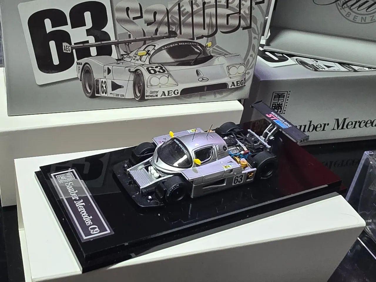 Miniatura 1:64 sauber mercedes c9 abre motor e frente winner