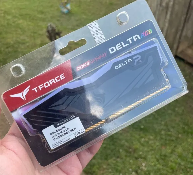 MEMORIA TEAM GROUP T-FORCE DELTA RGB 8GB