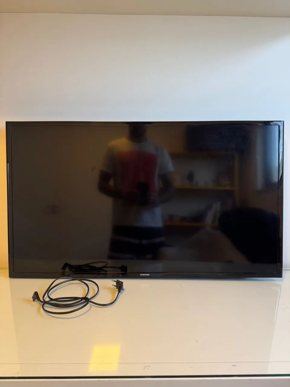 Smart Tv samsung 32 polegadas com suporte teto ao chão - Foto 2