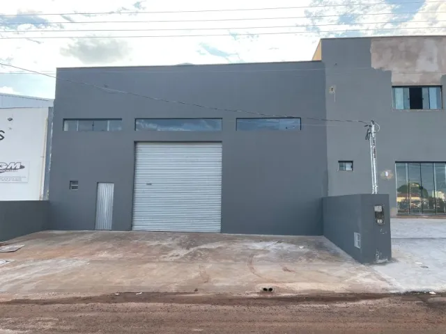 GALPÃO NOVO DE 300M² DISPONÍVEL PARA LOCAÇÃO EM RIO VERDE-GO 8.000.00