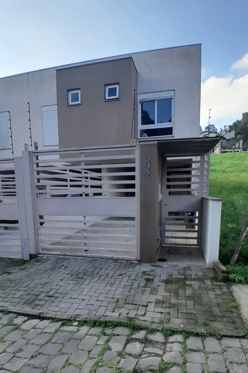 Venda de Sobrado em Caxias do Sul-RS, bairro Vinhedos
