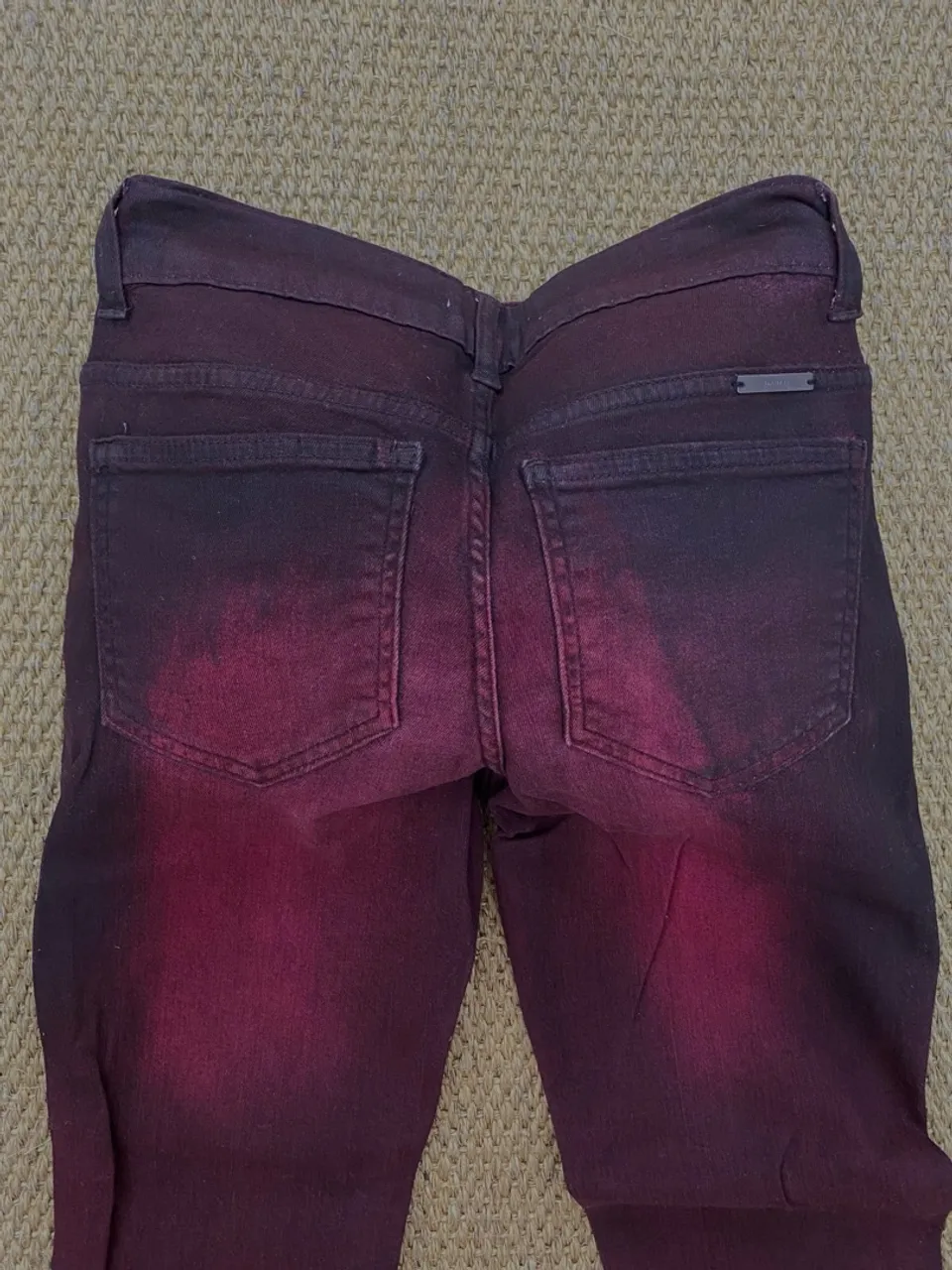 Calça Jeans Daslu na cor Dark Cherry Red