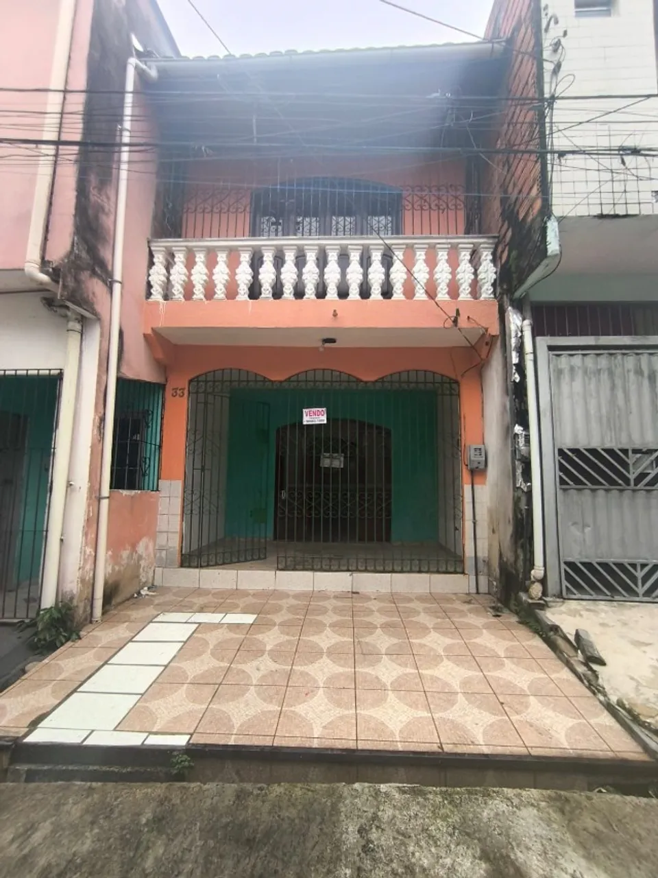 Casa na Marambaia, prox ao Mateus, com 2 pavimentos em rua fechada.