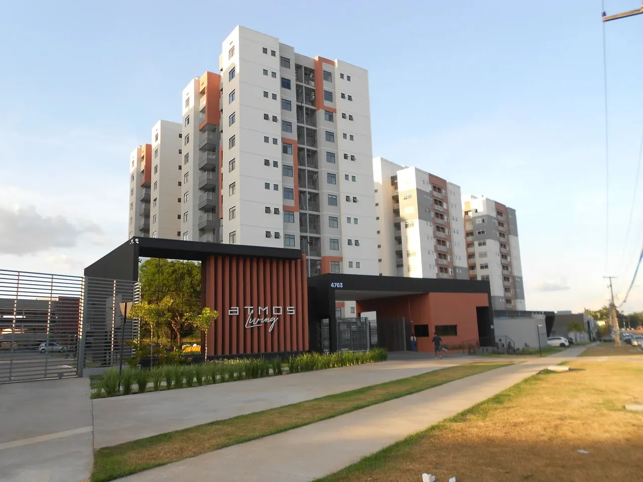 EXCELENTE APARTAMENTO NO CONDOMÍNIO ATMOS LIVING. 03 QUARTOS.