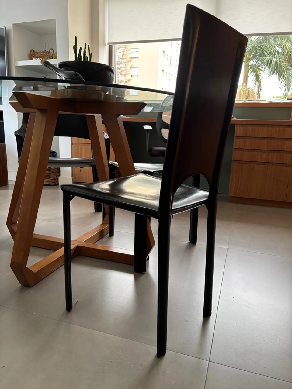 Cadeiras de Jantar em Couro Preto Slim Tok Stok