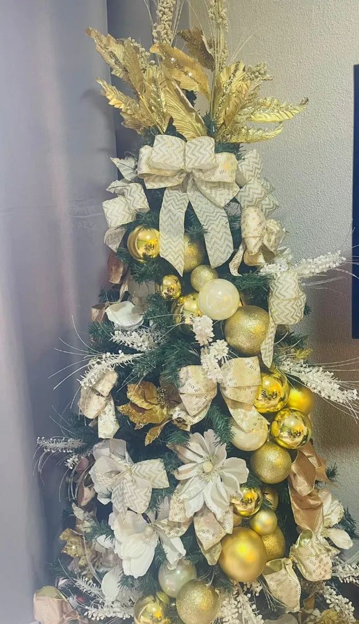 Arvore Natal 1,80cm com decorações e Noel Dourados