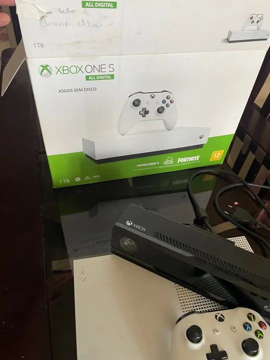 Xbox One S All Digital 1TB e Kinect já adaptado Consoles de