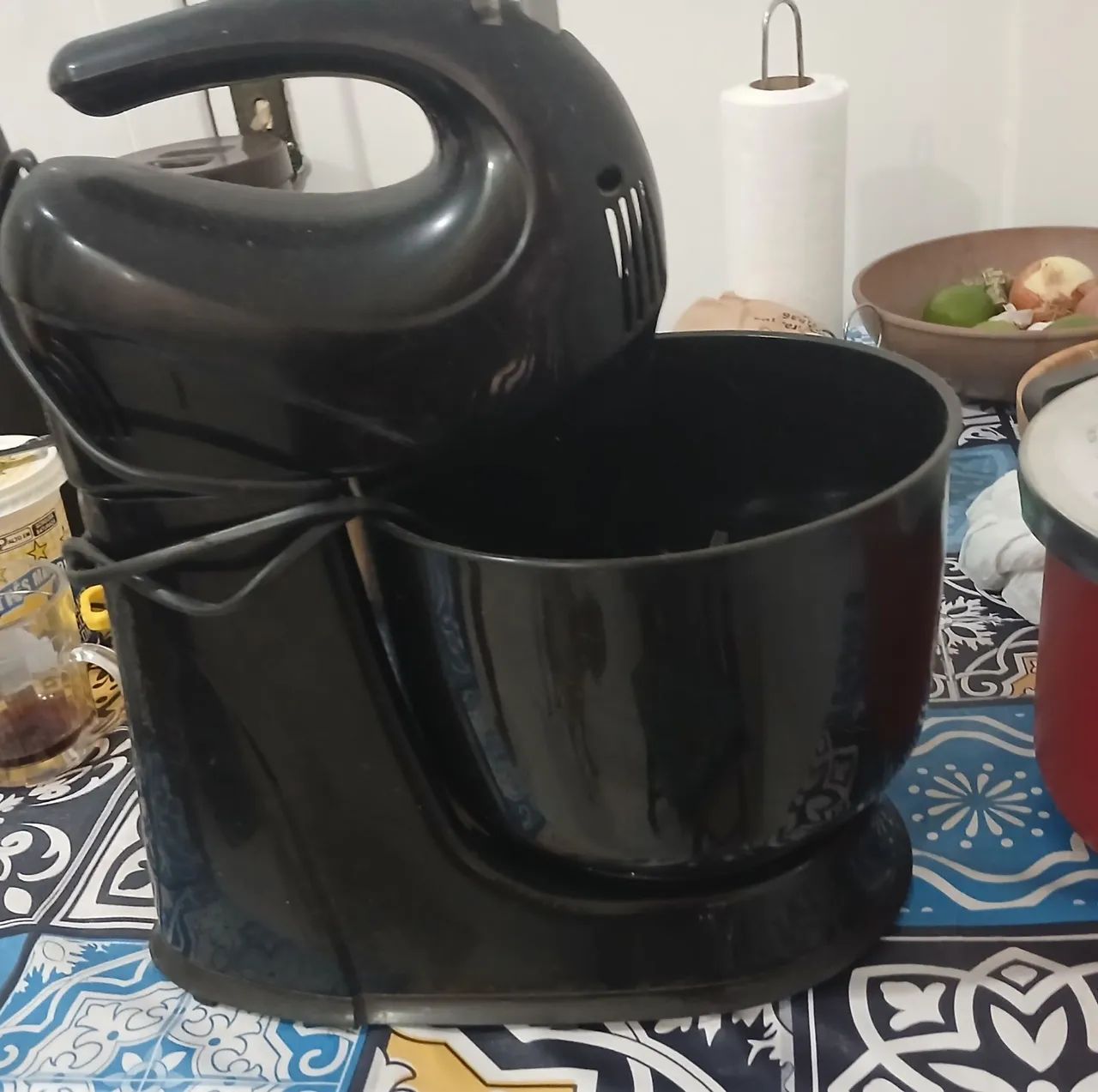 Batedeira de mão com tigela