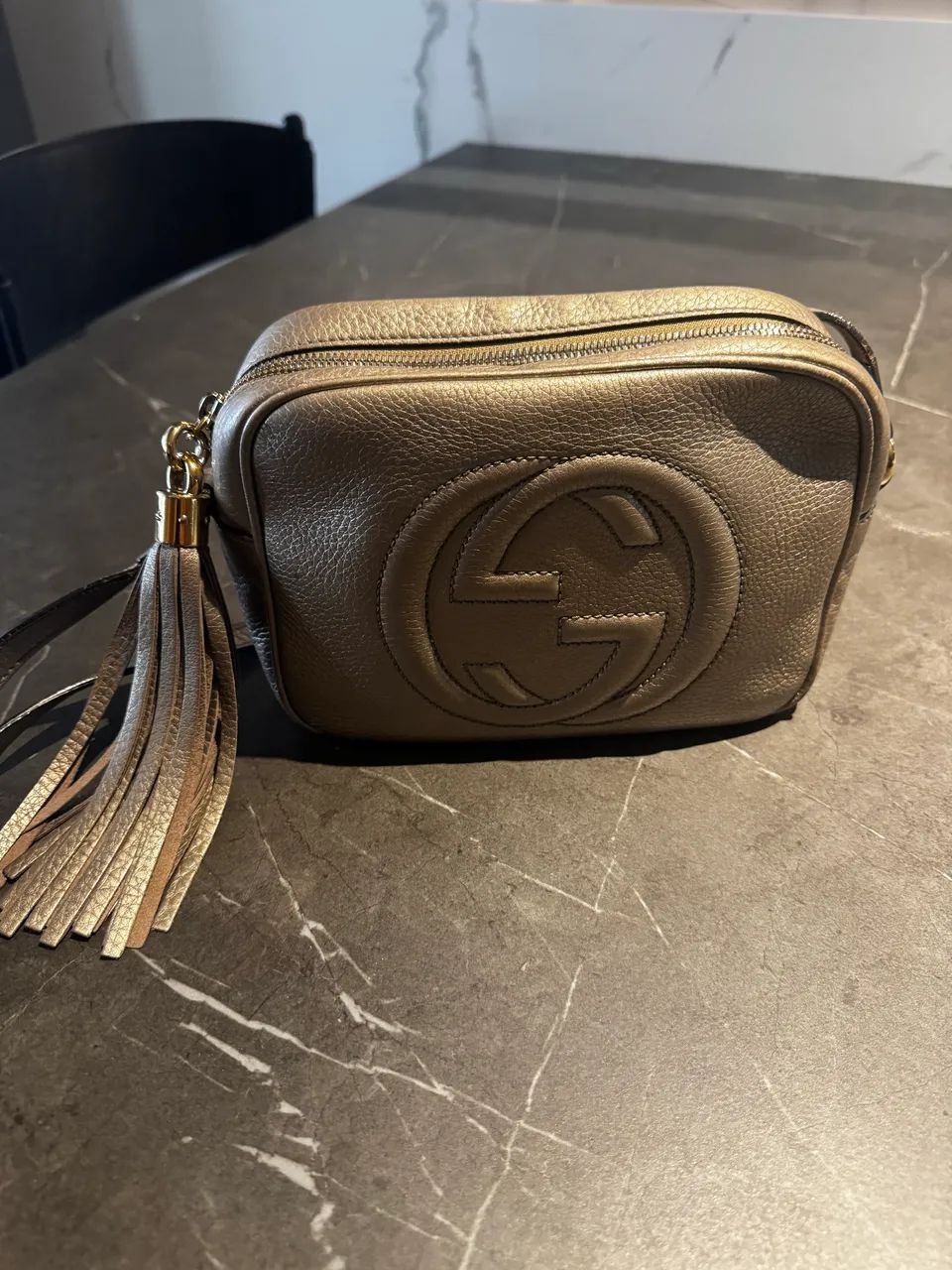 Bolsa gucci disco metalizada