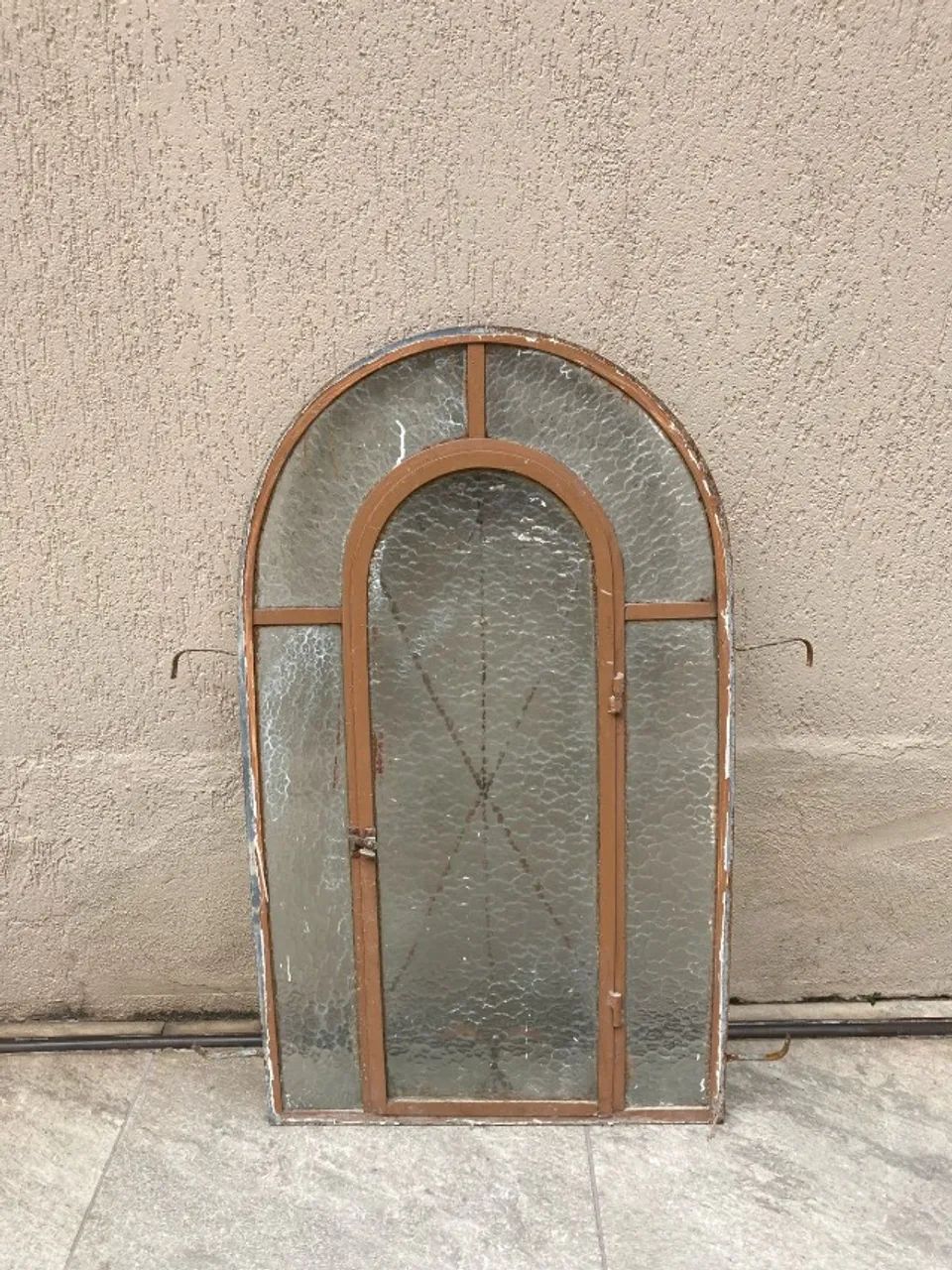 Colonial-style swing window64301535812099123