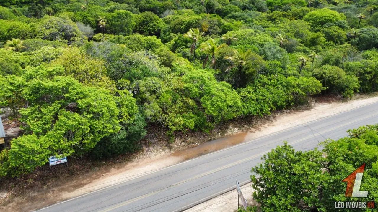 TERRENO À VENDA NA ZONA DA PRAIA DO MADEIRO