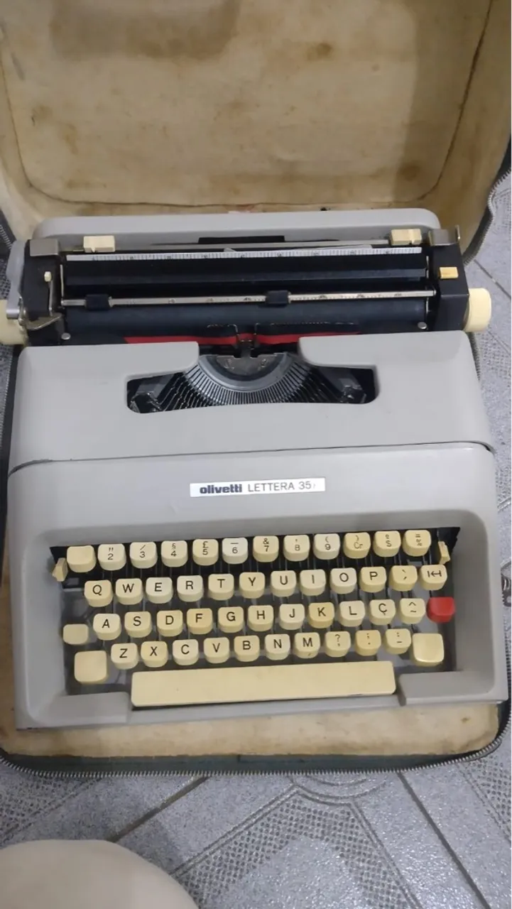 Máquina de Escrever Olivetti Lettera 35