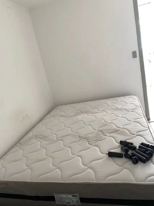 (Apenas 3 meses de uso) Cama + Colchão Molas ensacadas Queen
