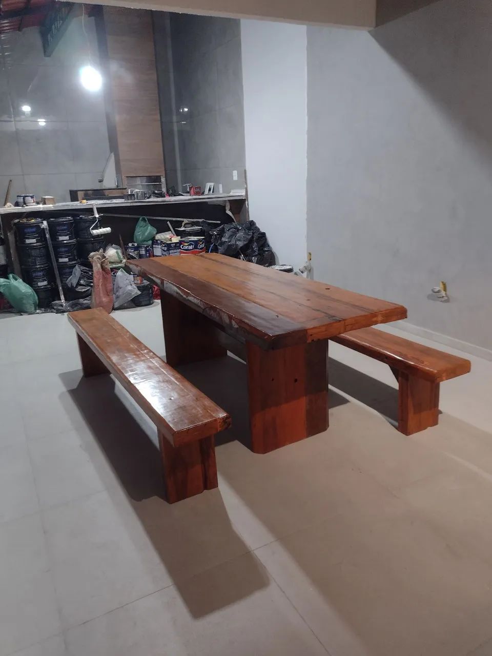 Lindo conjunto de mesas rústicas