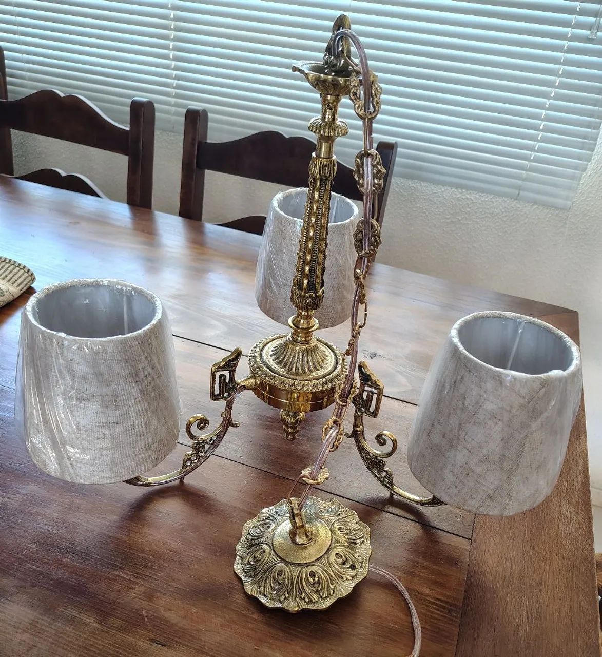 Lustre antigo em bronze maciço para três lâmpadas com cúpulas em linho - Foto 6