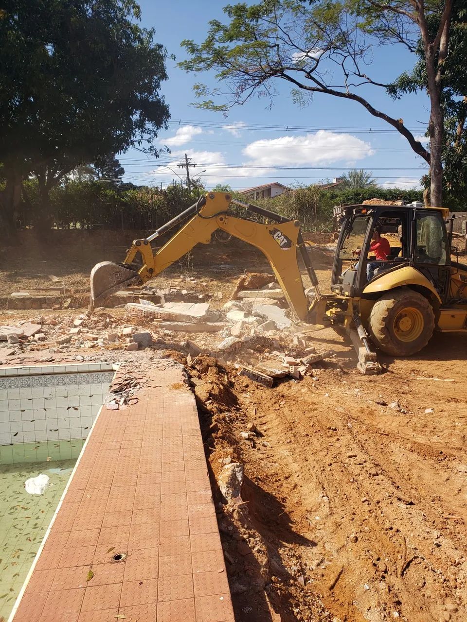 Aluguel de retro escavadeira 