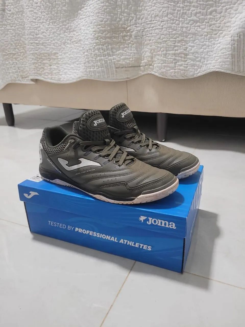 Vendo chuteira usada apenas duas vezes 