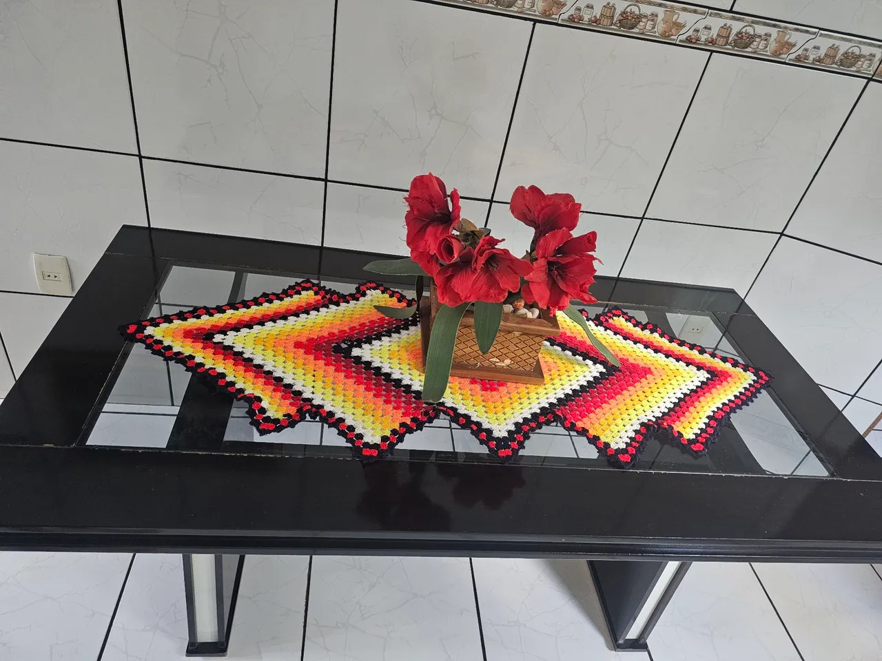 Mesa de Jantar Preta com Tampo de Vidro