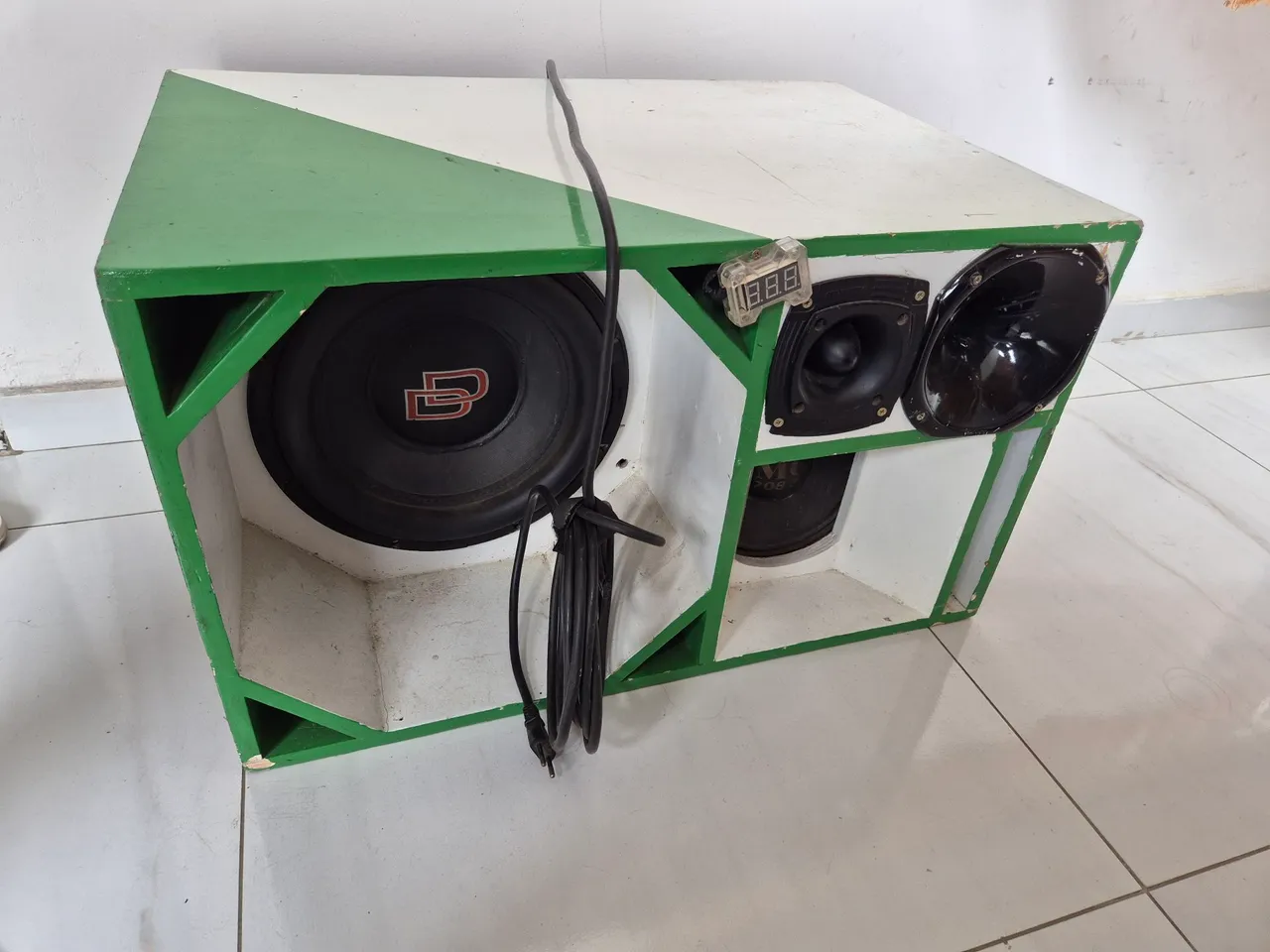 Caixa de som automotiva completa