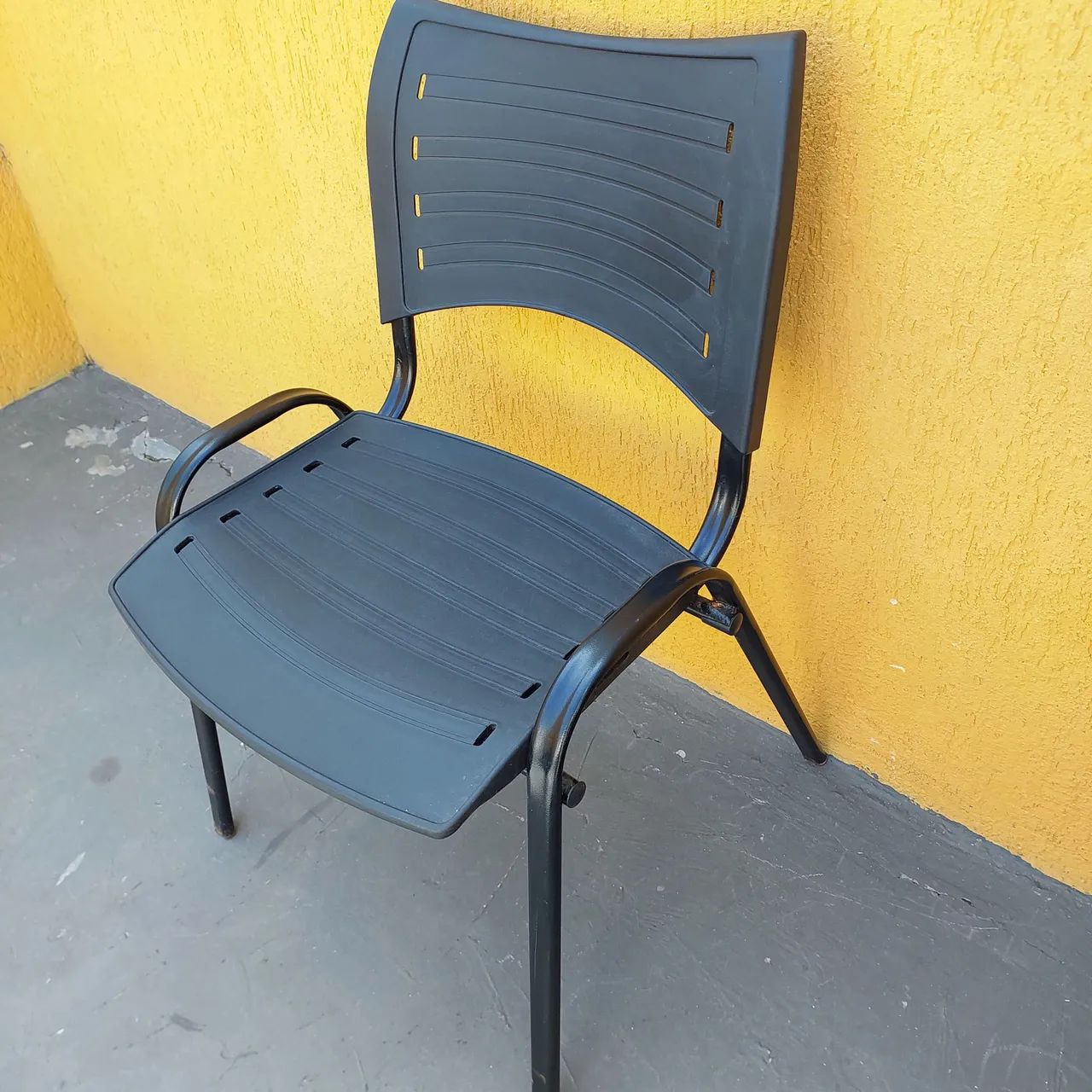 Cadeira fixa empilhavel - Foto 2