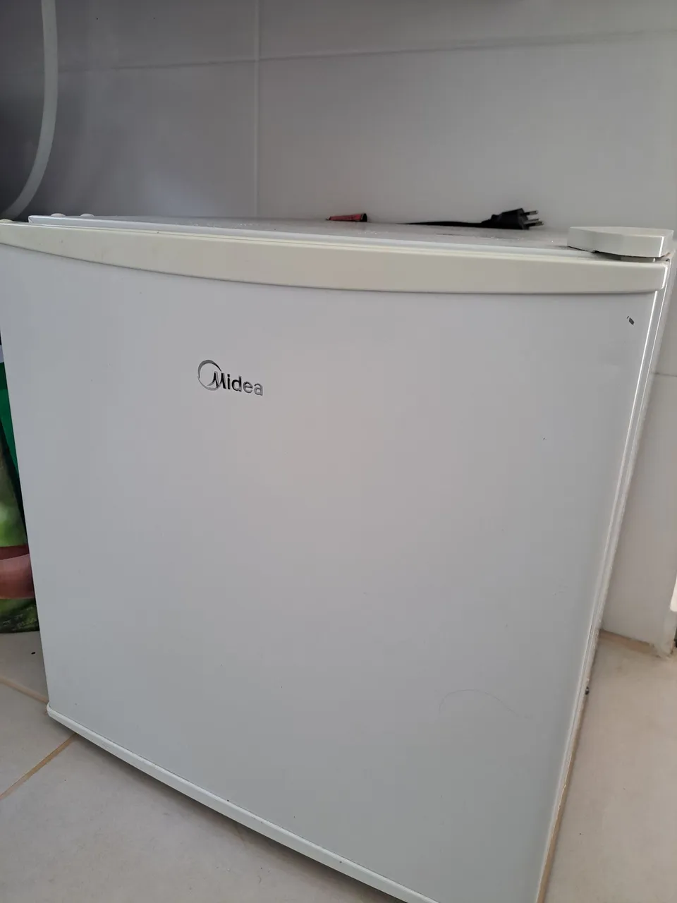 Frigobar Midea Seminovo