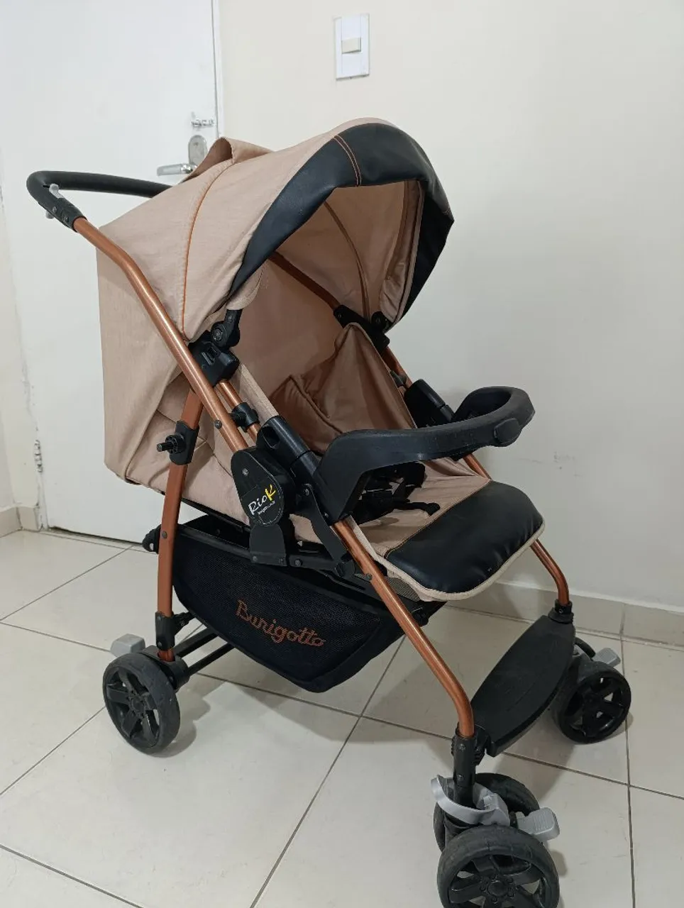 Carrinho de Bebê + Bebê conforto + base Burigotto