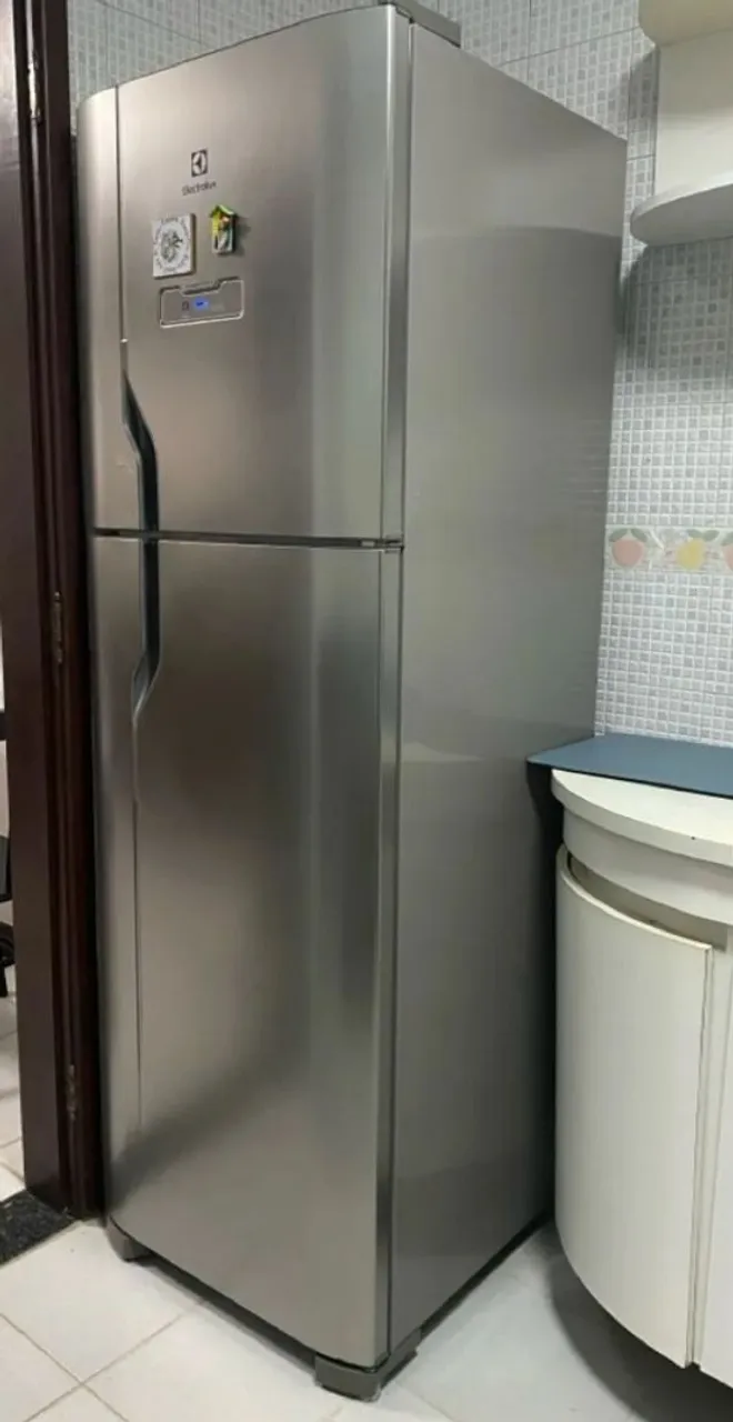 Geladeira Electrolux Frost Free 371L Turbo Congelamento Duplex Cor Inox