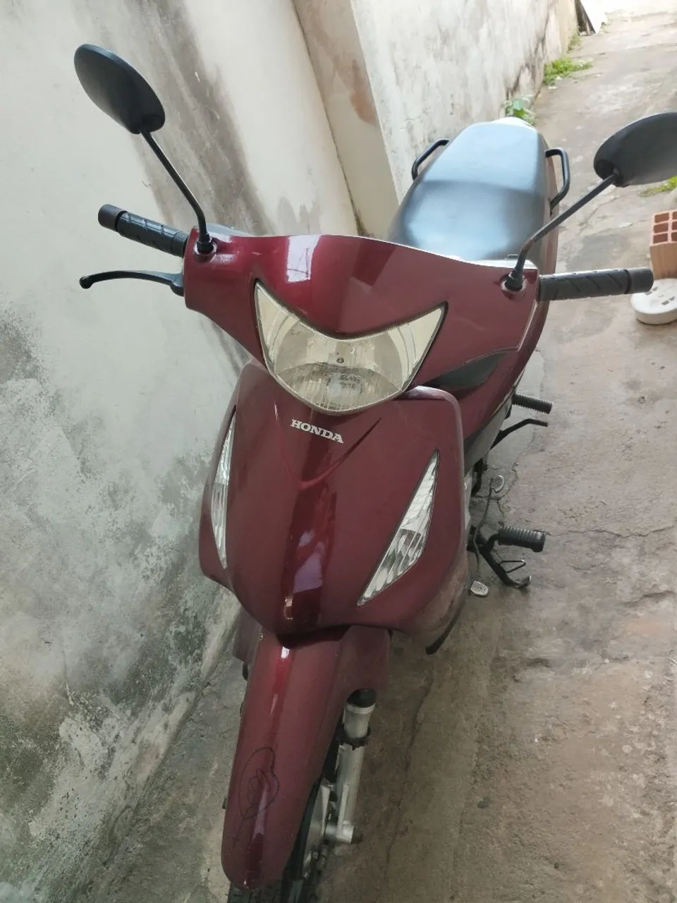 Vende-se Moto Biz 2009 Vermelha - Econômica e em Ótimo Estado!