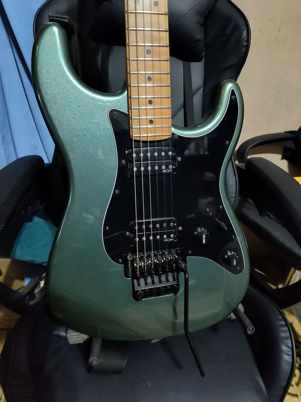Squier by Fender Stratocaster HH Floyd Rose 
