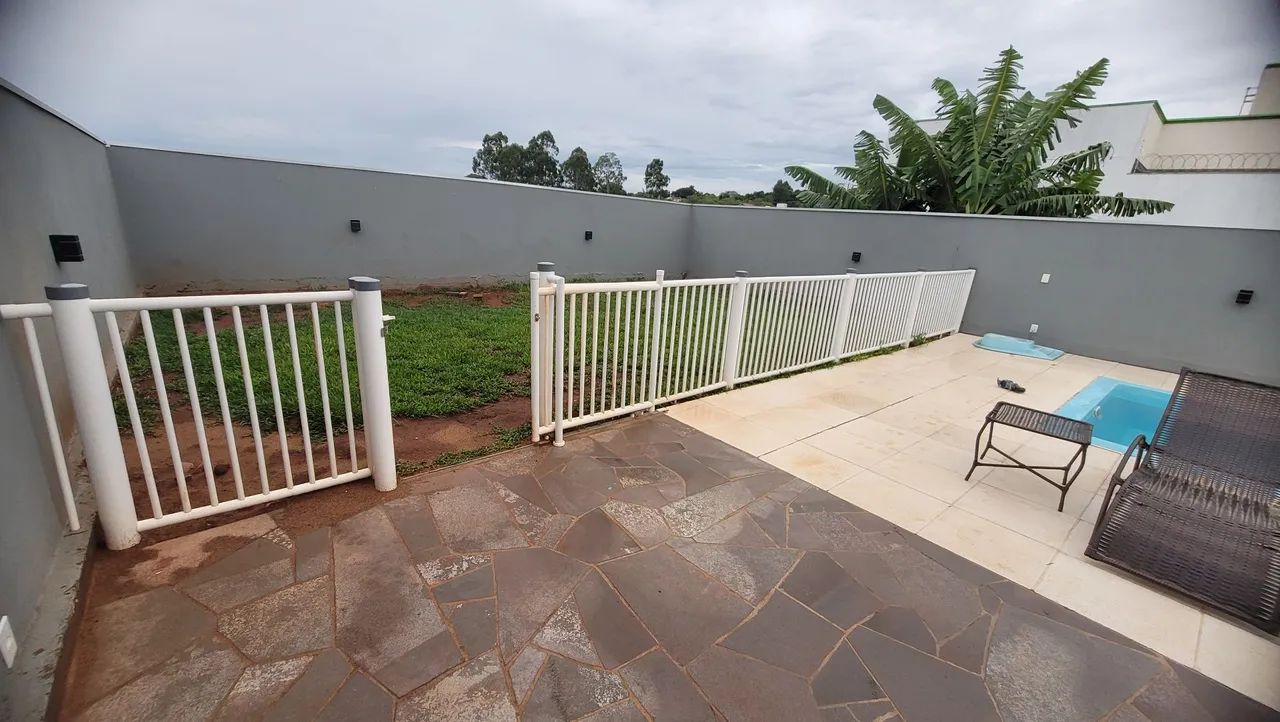 Cerca grade portão em PVC branco