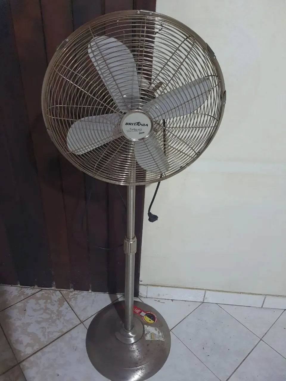 Ventilador de coluna Britânia Turbo 40cm