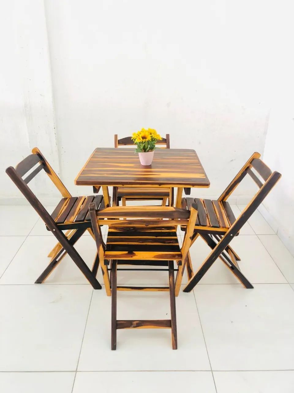 Conjunto de mesa e cadeiras de madeira dobrável - Foto 4