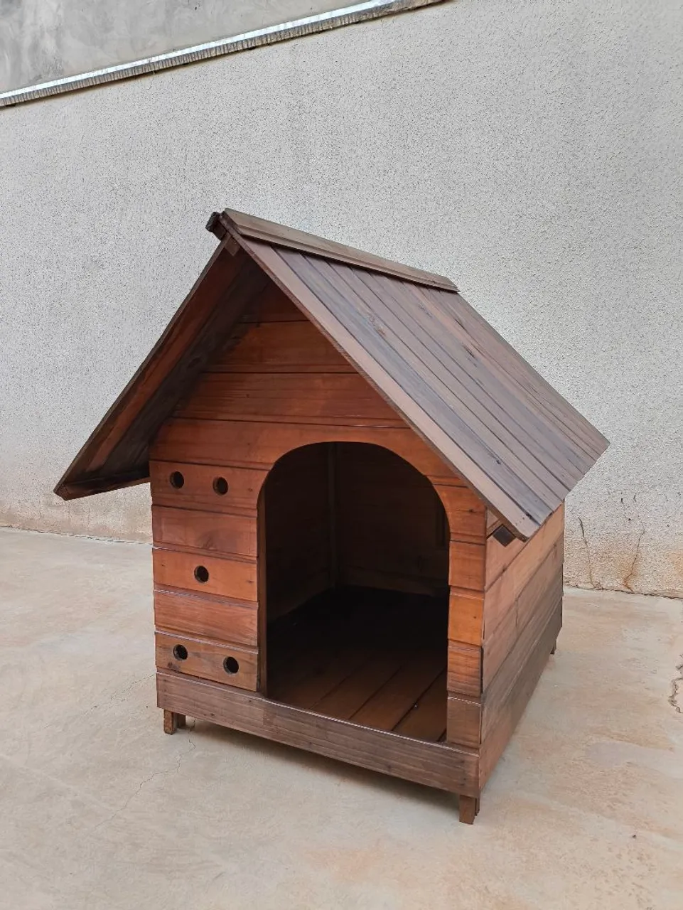 Casinha de madeira para cachorro